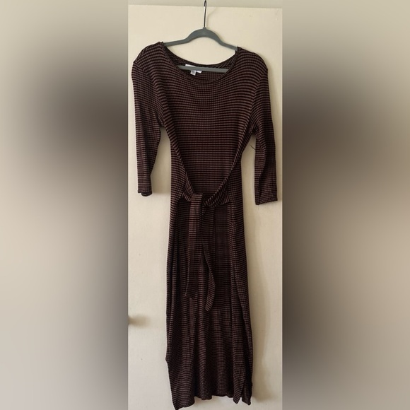 Amour Vert Colombe Scallop Knit Dress - Picture 7 of 9